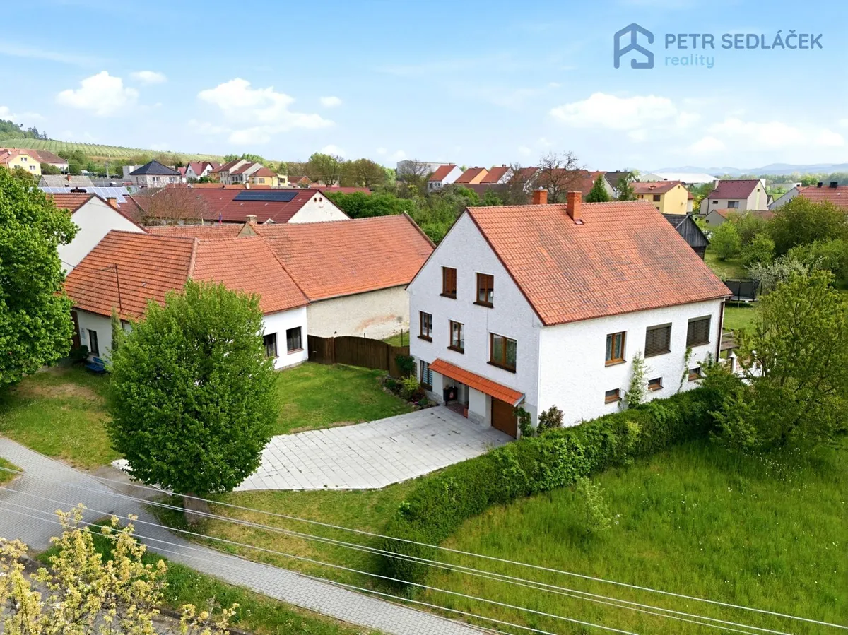 Prodej rodinného domu 122 m², pozemek 1813 m²
